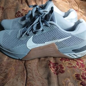 Nike Women's Gray Athletic Shoes